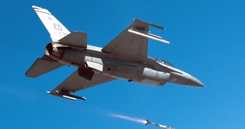 F-16 Hoa Kỳ bắn hụt vật thể không xác định trên hồ Huron