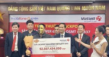 Trúng Vietlott trị giá hơn 92 tỷ đồng, nhưng anh ta không báo cho vợ vì sợ tâm lý yếu và không trả được nợ.