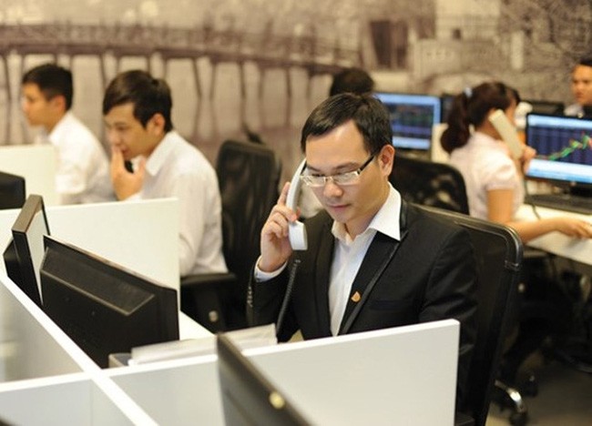Cổ phiếu DAT đã tăng trần 12 phiên liên tiếp và vẫn nằm ngoài "túi tiền" của giới đầu tư. Cổ phiếu DAT đã tăng trần 12 phiên liên tiếp và vẫn nằm ngoài "túi tiền" của giới đầu tư.
