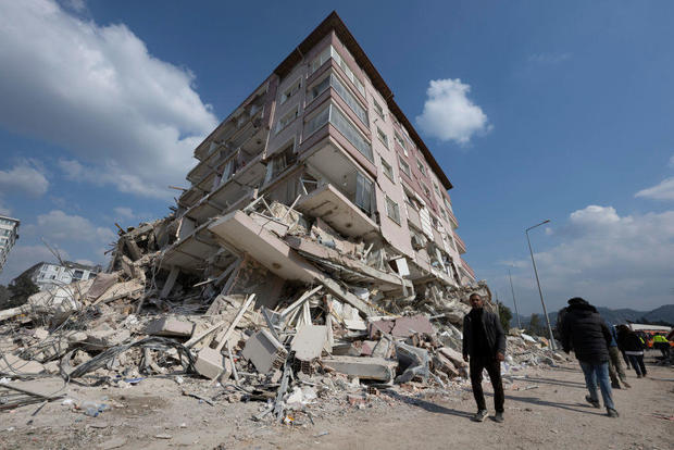 Bệnh viện Thổ Nhĩ Kỳ có trụ vững trong trận động đất 7,8 độ richter vì lý do gì?