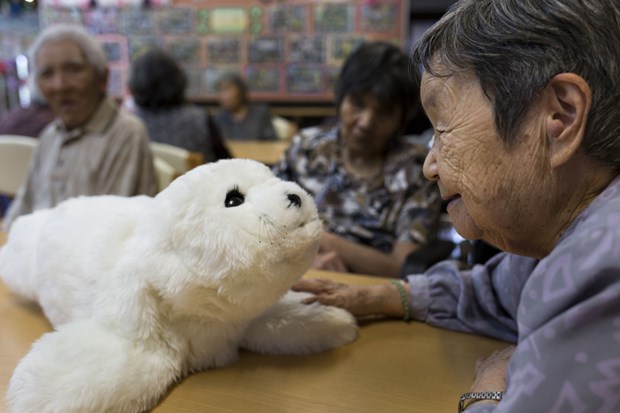 Ở Nhật Bản, robot thú cưng được chế tạo đặc biệt và được sử dụng trong điều trị tâm lý.