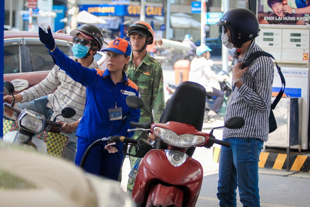 Giá xăng dầu hôm nay 13/7: Thay vì điều chỉnh giá, hãy điều chỉnh mức trích lập Quỹ bình ổn. Giá xăng dầu hôm nay 13/7: Thay vì điều chỉnh giá, hãy điều chỉnh mức trích lập Quỹ bình ổn.