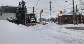 Canada: Tuyết rơi dày tới 15 cm cản trở giao thông ở thủ đô Ottawa