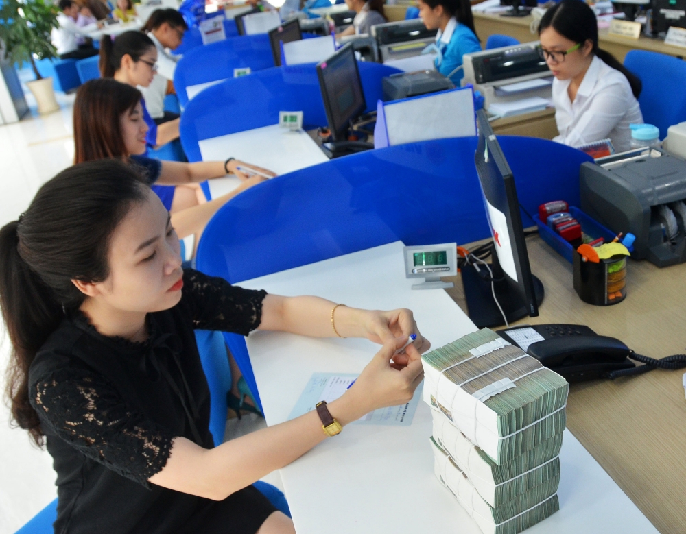 "Nóng" cuộc đua giảm lãi suất hỗ trợ các công ty vượt qua "Nóng" cuộc đua giảm lãi suất hỗ trợ các công ty vượt qua
