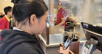 Có thể tìm thấy nhiều tuyến phố và khu chợ không tiền mặt trên khắp cả nước. Có thể tìm thấy nhiều tuyến phố và khu chợ không tiền mặt trên khắp cả nước.