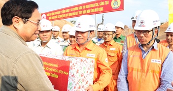 Dự án NMTĐ Bình mở rộng đã tiến triển và đã đạt được tiến độ trước sáu tháng. Dự án NMTĐ Bình mở rộng đã tiến triển và đã đạt được tiến độ trước sáu tháng.