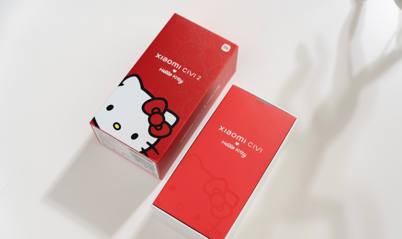 Quà tặng dành cho hội chị em ngày Valentine và quà tặng điện thoại Hello Kitty: Quà tặng thực tế