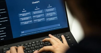 Các công ty Trung Quốc đang gặp khó khăn trong việc tạo chatbot như ChatGPT do kiểm duyệt, chi phí và dữ liệu cao.