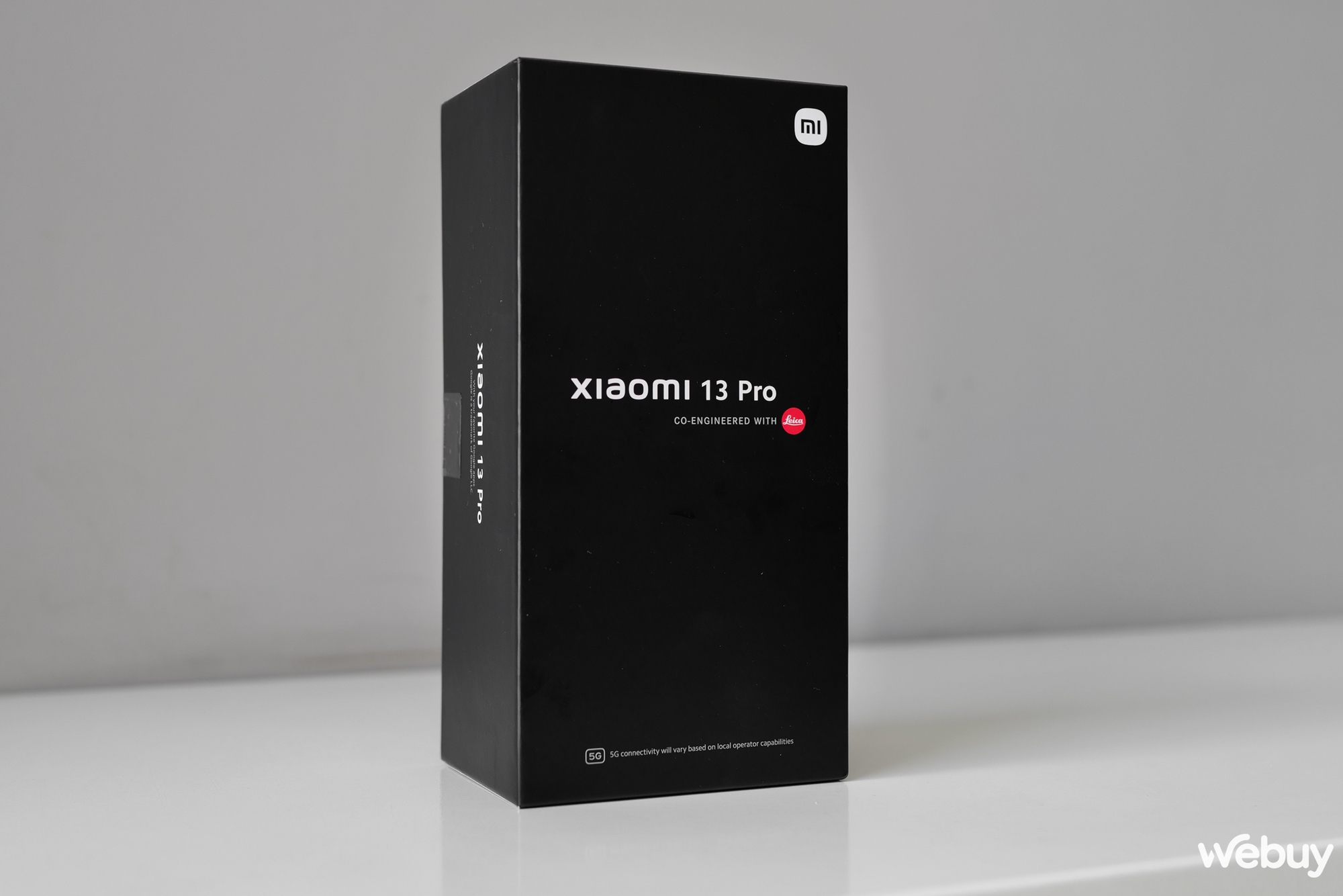 Mở hộp Xiaomi 13 Pro chính hãng với giá 30 triệu đồng và bao gồm mặt lưng gốm, camera Leica 1 inch và IP68 chống nước.