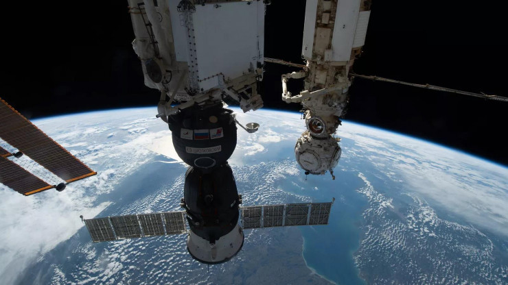Nga sẽ phóng tàu chuyên dụng vào ngày mai để giải cứu ba phi hành gia NASA-Roscosmos và hai người khác.