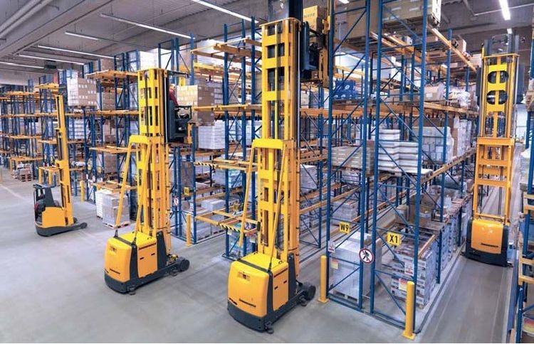 Việc quản lý kho hàng trở nên đơn giản với sự trợ giúp của công nghệ AI.