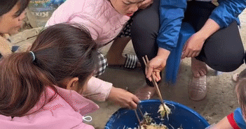 Món nộm "tập thể" độc đáo tại Thanh Hoá: Mỗi người góp một nguyên liệu, hương vị thơm ngon bất ngờ Món nộm "tập thể" độc đáo tại Thanh Hoá: Mỗi người góp một nguyên liệu, hương vị thơm ngon bất ngờ