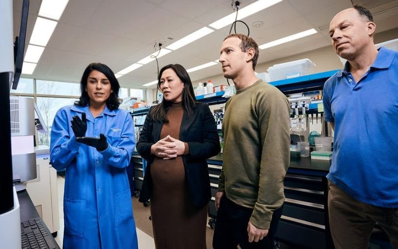 Vợ chồng Mark Zuckerberg đã thành lập một trung tâm sinh học mới và cam kết cho đi 99% cổ phần Meta để làm điều cao cả. - Ảnh 1.
