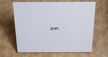 LG Gram 17 2022: Laptop 'khổng lồ' siêu nhẹ
