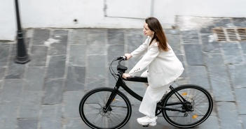 Xe đạp điện siêu nhẹ và sang chảnh cho môi trường đô thị, phạm vi di chuyển tối đa 120 km, giá từ $3,99 đến $4,99 Xe đạp điện siêu nhẹ và sang chảnh cho môi trường đô thị, phạm vi di chuyển tối đa 120 km, giá từ $3,99 đến $4,99