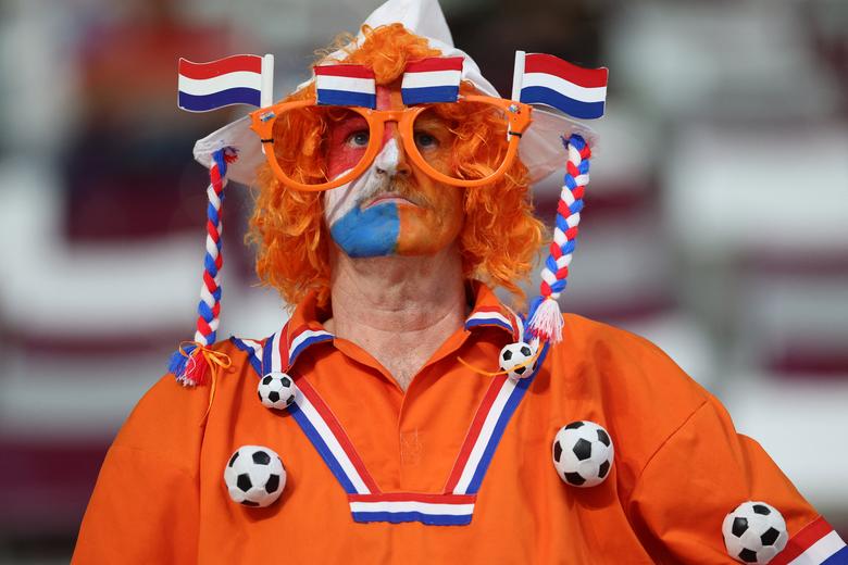 Muôn kiểu thể hiện tình yêu đội bóng của người hâm mộ tại World Cup 2022: Hài hước, cảm xúc và có 1-0-2 - Ảnh 1.
