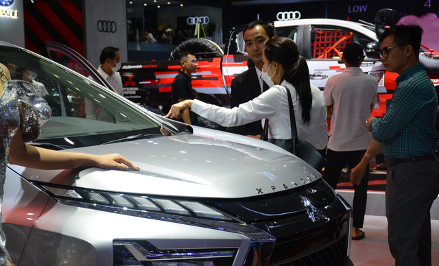 Ô tô gầm cao tầm giá dưới 700 triệu đồng ngày càng thu hút khách Việt