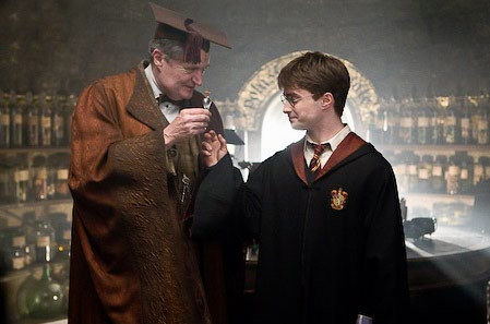 Quá bất ngờ vì danh tính Hoàng tử lai của Harry Potter hóa ra là mỹ nhân này? - Ảnh 2. Quá bất ngờ vì danh tính Hoàng tử lai của Harry Potter hóa ra là mỹ nhân này? - Ảnh 2.