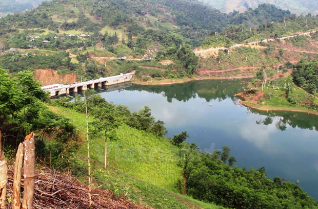 Để bảo vệ tài nguyên nước và tài nguyên thiên nhiên, cần phải hoàn thiện hành lang pháp lý.