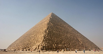 Trong Đại Kim tự tháp của Ai Cập, Tia vũ trụ tiết lộ một hành lang chưa từng biết đến đang 'ẩn giấu'.