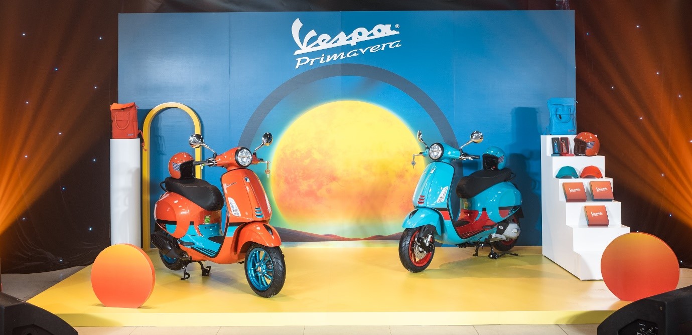 Vespa Primavera hé lộ phiên bản Color Vibe “hoàng hôn rực rỡ” đẹp rụng rời qua sự kiện mở bán sớm - Ảnh 1.