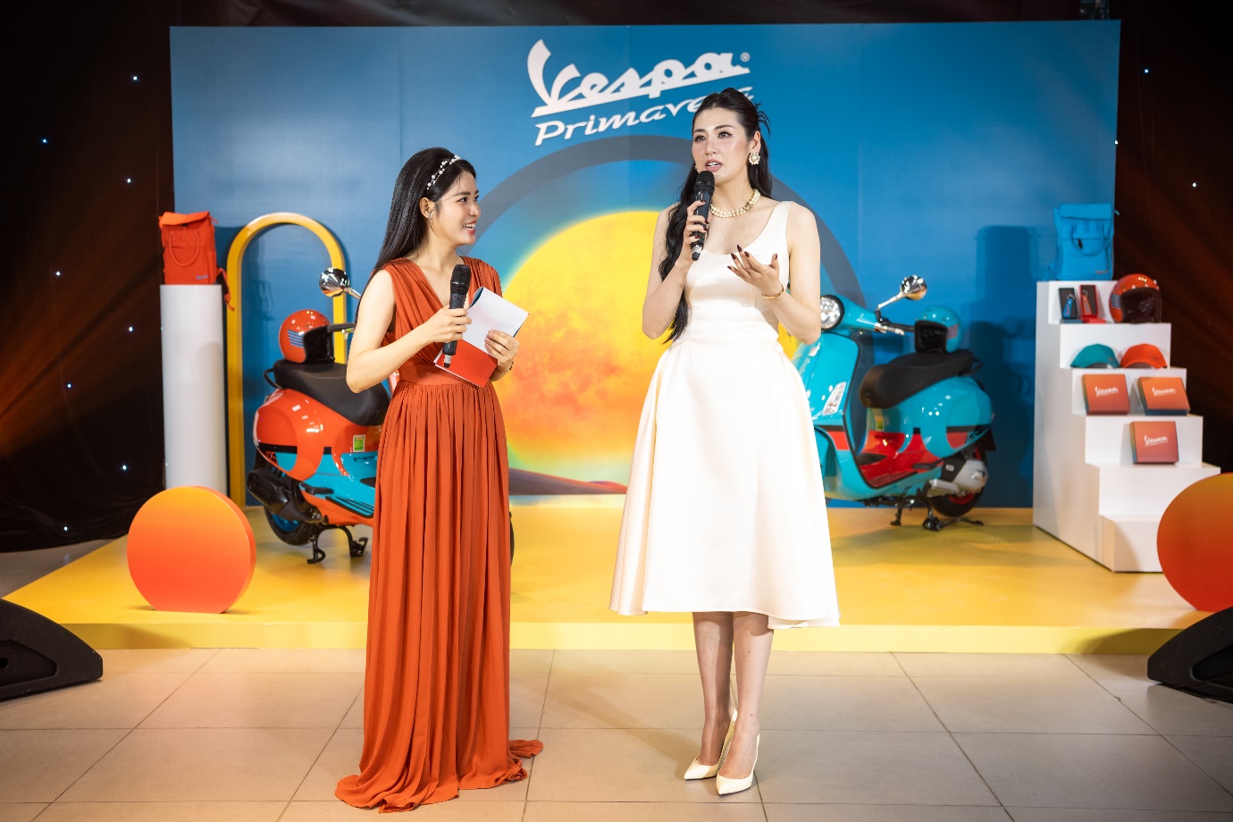 Vespa Primavera hé lộ phiên bản Color Vibe “hoàng hôn rực rỡ” đẹp rụng rời qua sự kiện mở bán sớm - Ảnh 5.