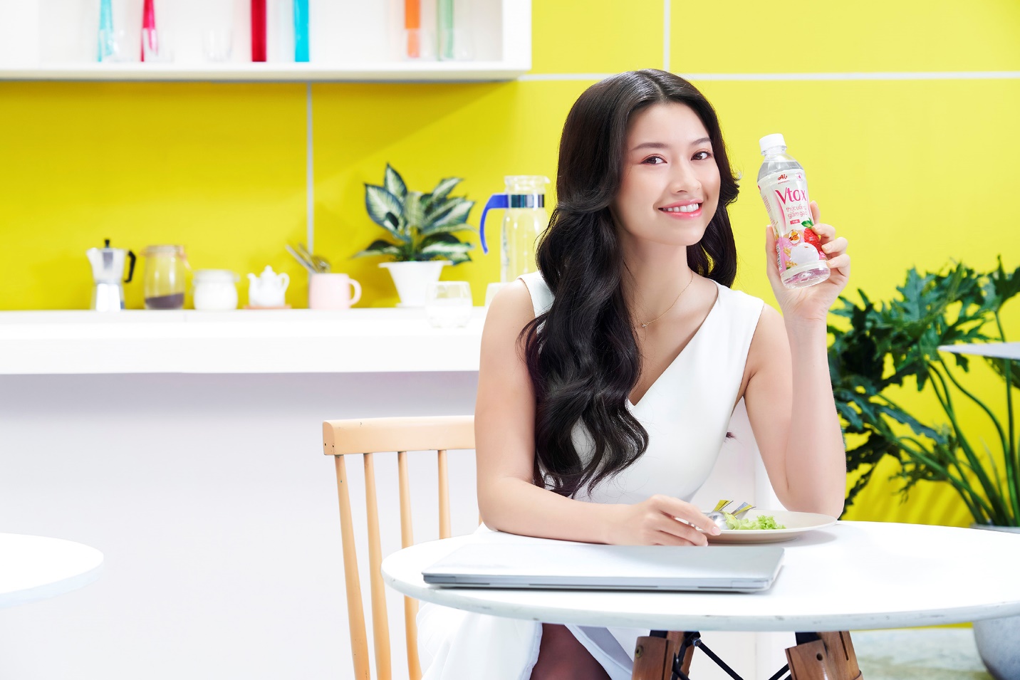 Sôi động sự kiện “Uống cực chill - Fill cảm xúc” cùng Hoa hậu Lương Thùy Linh - Ảnh 4. Sôi động sự kiện “Uống cực chill - Fill cảm xúc” cùng Hoa hậu Lương Thùy Linh - Ảnh 4.
