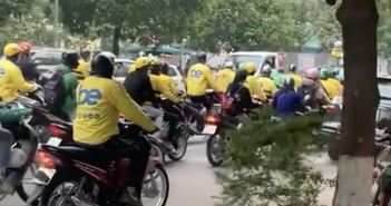 Hàng trăm tài xế công nghệ lái xe ngẫu nhiên xuống đường phản đối ứng dụng Hàng trăm tài xế công nghệ lái xe ngẫu nhiên xuống đường phản đối ứng dụng