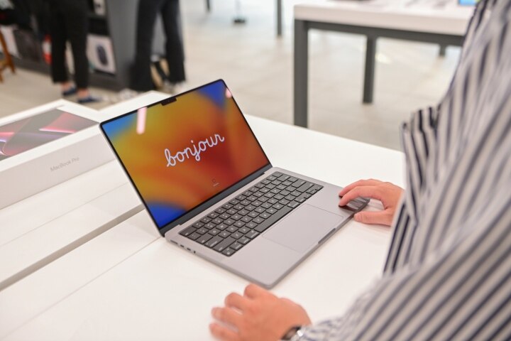 Với mức giá khởi điểm hơn 90 triệu đô la vào năm 2013, MacBook Pro M2 2023 đã được bán tại Việt Nam.