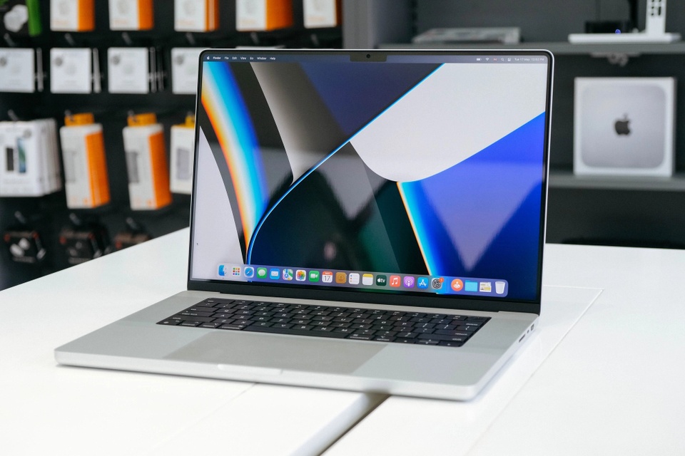 MacBook Pro 14 inch xả hàng, giảm giá 11 triệu đồng