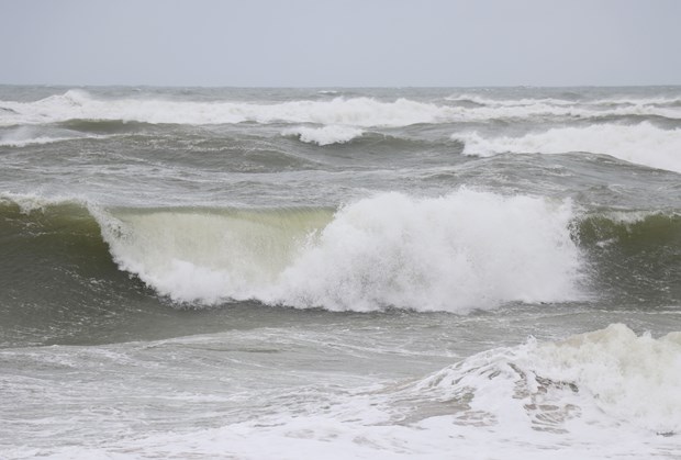 Tại khu vực ven biển Nam Bộ, đề phòng triều cường kết hợp sóng lớn
