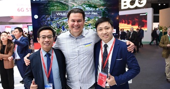 Tại MWC 2023, Gen Z Việt tự tin trình diễn "vũ trụ ảo". Tại MWC 2023, Gen Z Việt tự tin trình diễn "vũ trụ ảo".