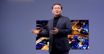 Theo CEO Samsung, năm 2013 là một năm "rất khó khăn, đầy thách thức". Theo CEO Samsung, năm 2013 là một năm "rất khó khăn, đầy thách thức".