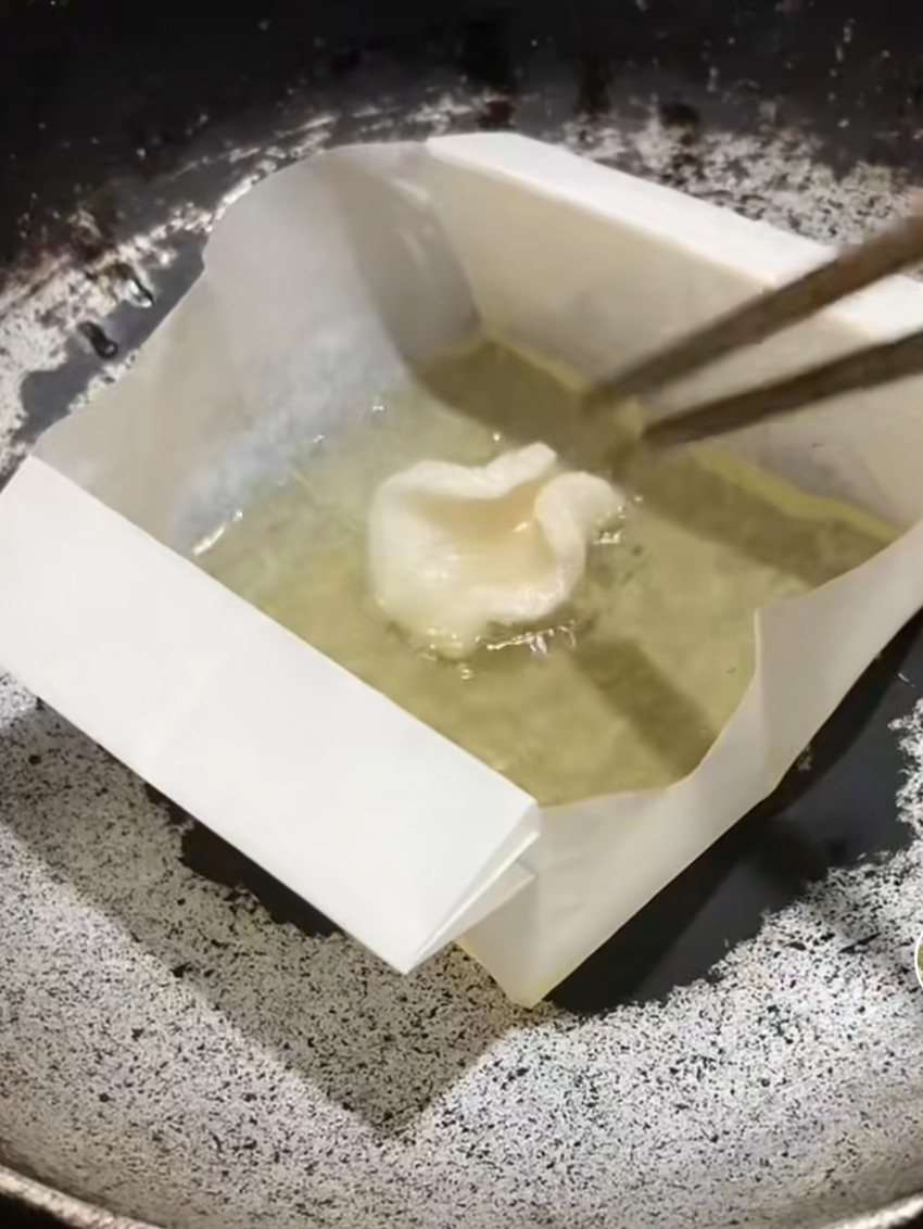 Có nên tham gia vào trào lưu chiên đồ ăn trên giấy nướng trên Tiktok không?