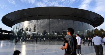 Trước khi ra mắt, Apple đã tập hợp 100 giám đốc hàng đầu để trình diễn tai nghe thực tế hỗn hợp Trước khi ra mắt, Apple đã tập hợp 100 giám đốc hàng đầu để trình diễn tai nghe thực tế hỗn hợp