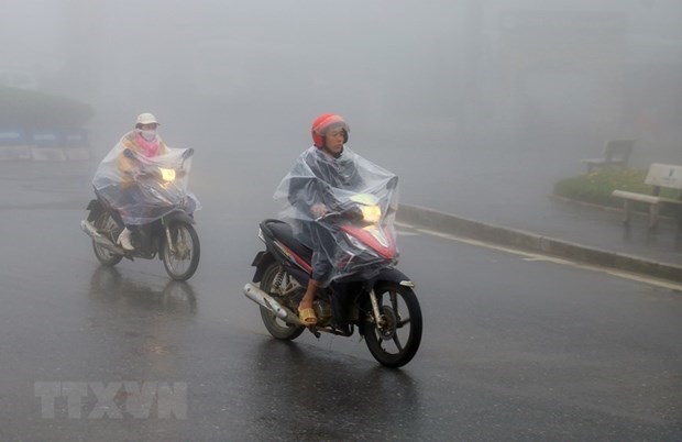 Mưa và dông về chiều tối xảy ra ở nhiều địa điểm trên cả nước.
