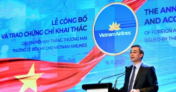 Hãng hàng không Việt đầu tiên được cấp phép bay thẳng thường xuyên đến Mỹ là Vietnam Airlines. Hãng hàng không Việt đầu tiên được cấp phép bay thẳng thường xuyên đến Mỹ là Vietnam Airlines.