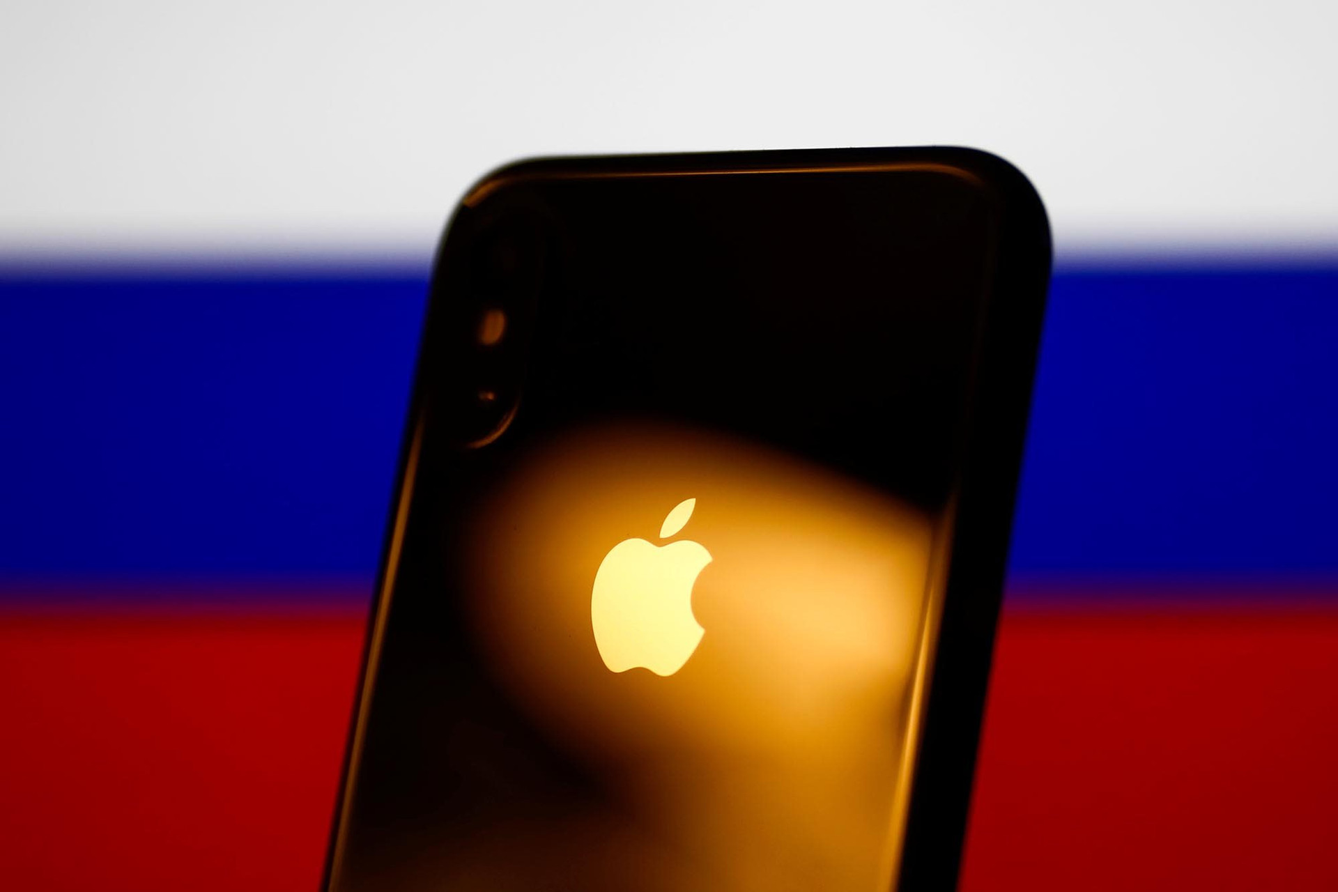 Điện Kremlin lên tiếng yêu cầu các quan chức ngừng sử dụng iPhone