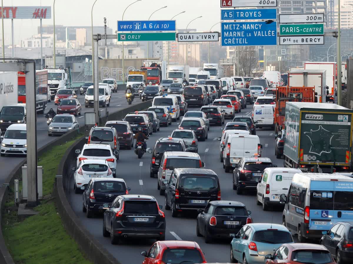 Có thể 'chiết xuất' từ khí trời, loại xăng mới lạ khiến châu Âu tụ họp