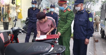 Phạt hơn 1.640 trường hợp vi phạm trong chiến dịch lập lại trật tự vỉa hè Phạt hơn 1.640 trường hợp vi phạm trong chiến dịch lập lại trật tự vỉa hè