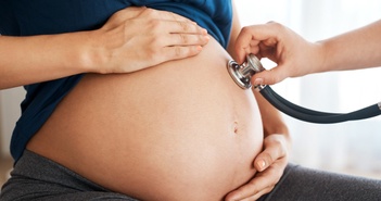 8 dấu hiệu bất thường khi mang thai