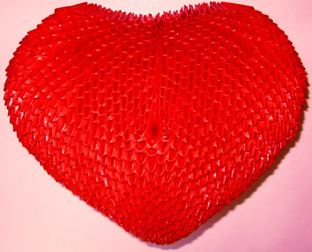 Campuchia phá vỡ kỷ lục về màn trưng bày trái tim gấp bằng giấy lớn nhất