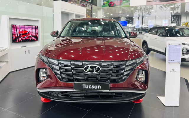 Đáp trả Kia Sportage, Hyundai Tucson giảm giá hàng chục triệu đồng