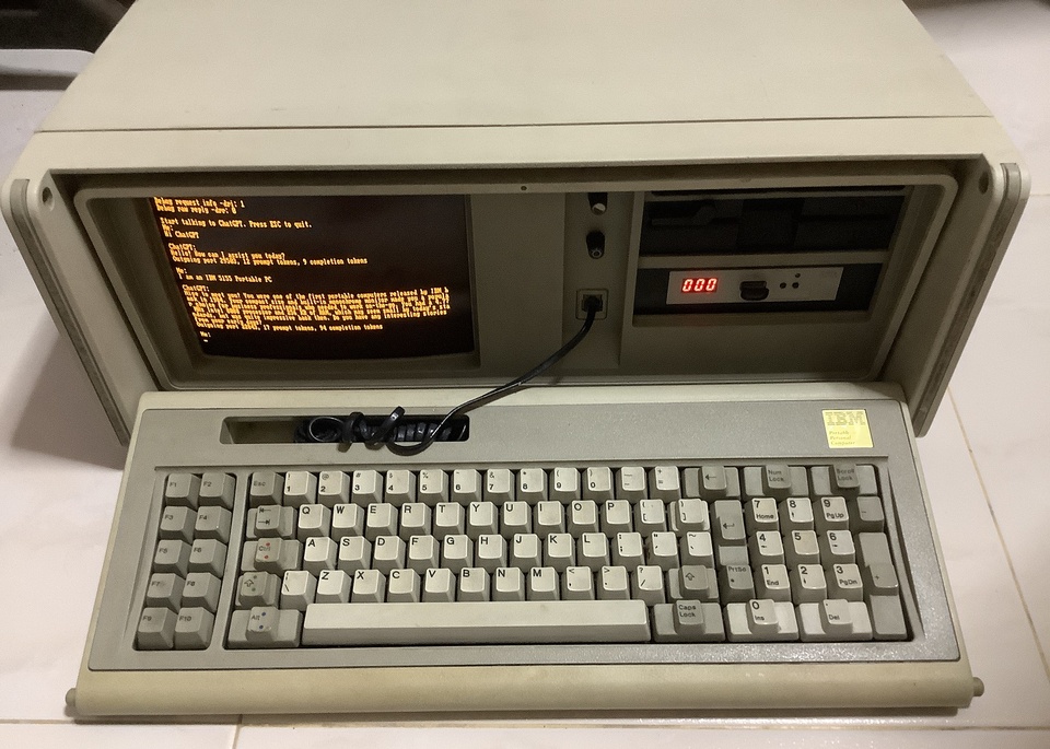 Sử dụng ChatGPT trên máy tính gần 40 năm tuổi