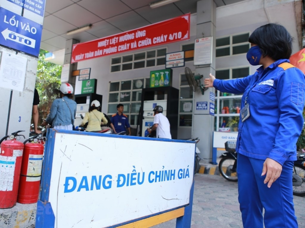 Hôm nay, giá xăng RON95 giảm 170 đồng/lít