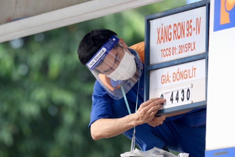 Vào ngày mai, ngày 21 tháng 4, giá xăng dầu có thể tăng từ 800 đến 1.000 USD/lít.