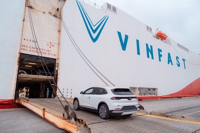 Chuyến tàu thứ hai chở 1.879 xe điện VinFast VF8 lên đường, hai mẫu VF 6 và VF 7 cũng sẽ sớm được bán.