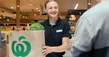 Úc: Chuỗi siêu thị Woolworths ngừng sử dụng túi nhựa