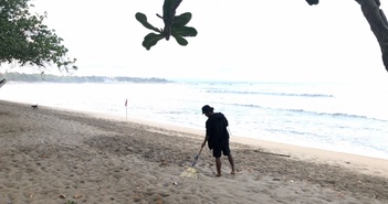 Chương trình "Một chiếc chai, một cây xanh" đang được xây dựng bởi Bali. Chương trình "Một chiếc chai, một cây xanh" đang được xây dựng bởi Bali.