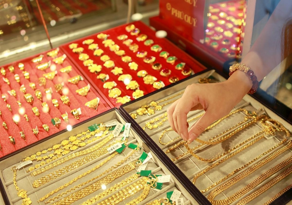 Giá vàng hôm nay 27/4: Giảm mạnh nhưng vẫn trên 48 triệu đồng mỗi lượng